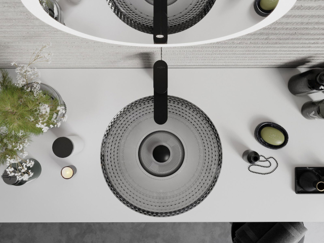 Баня с шкаф под мивка с бял плот