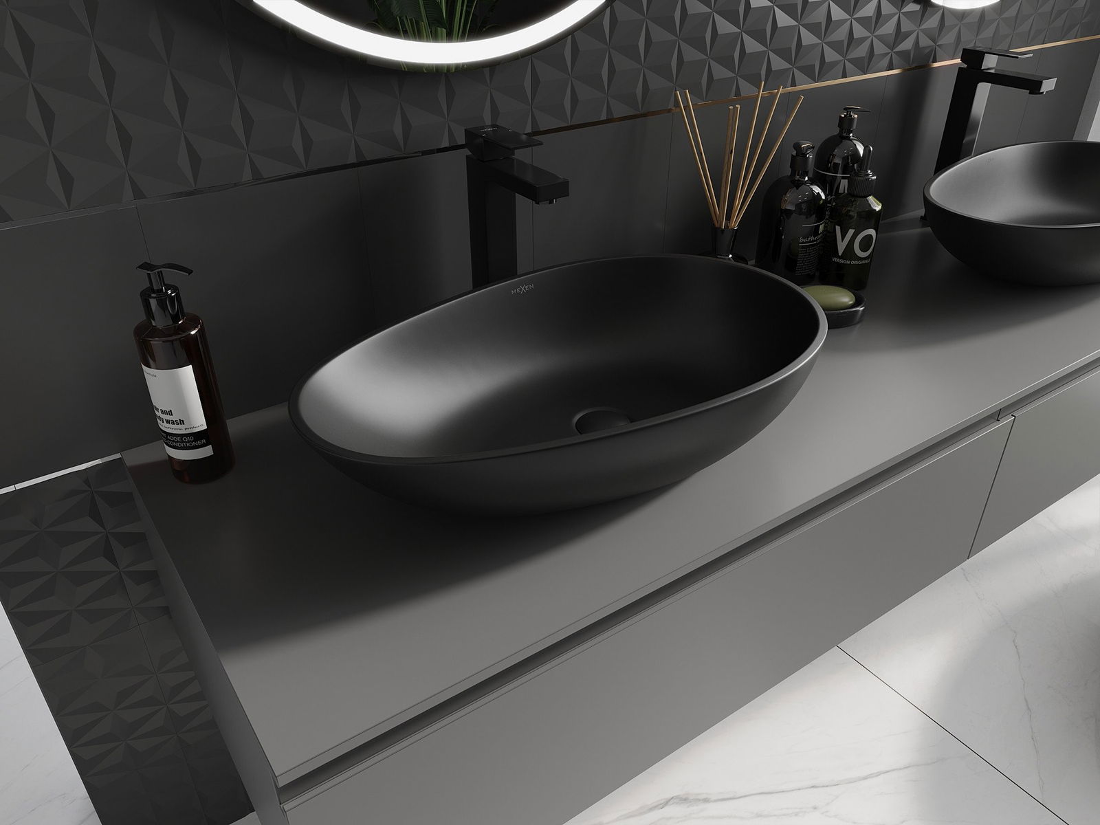 Висящ шкаф в банята