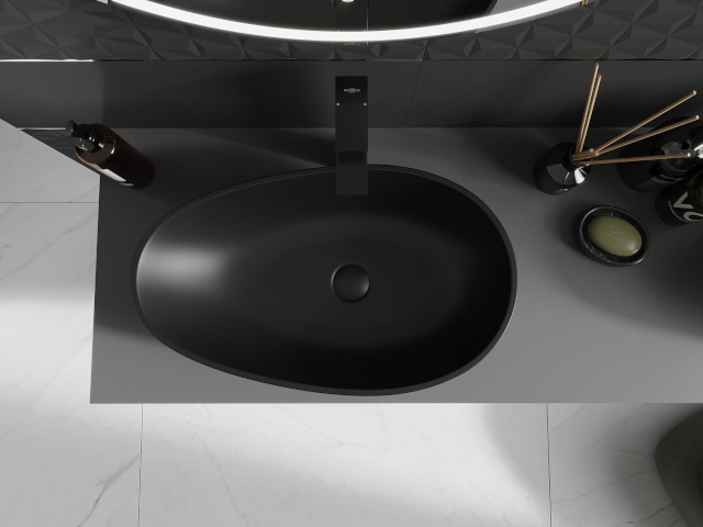 Шкаф на височина в банята