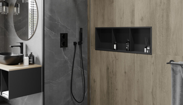 Индустриална баня с вградена полица под душа