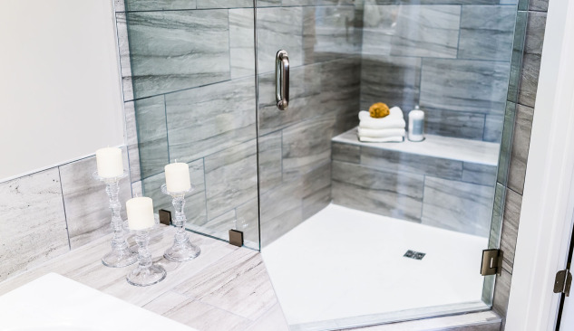 Кой душ-кабинен под да изберете - плитък или дълбок?