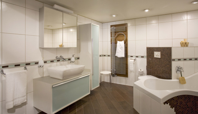 Размер и осветление на шкафа с огледало