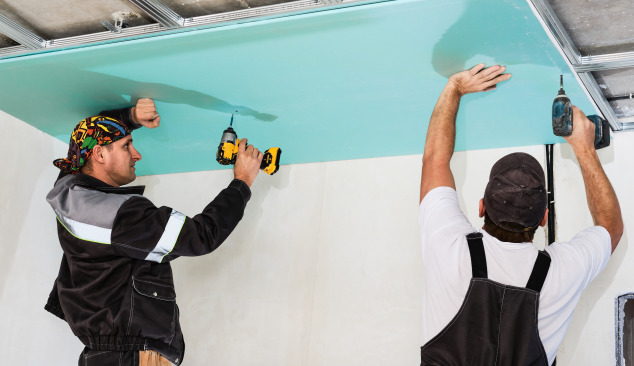 Недостатъци и предимства на окачения таван в банята